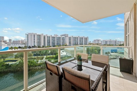Condo in Aventura, Florida, 2 bedrooms  № 1741330 - photo 3