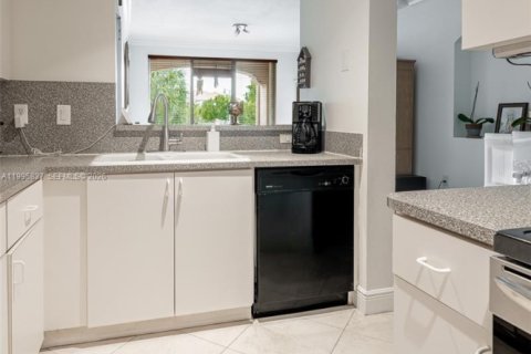 Copropriété à vendre à Doral, Floride: 2 chambres, 103.59 m2 № 2060692 - photo 11