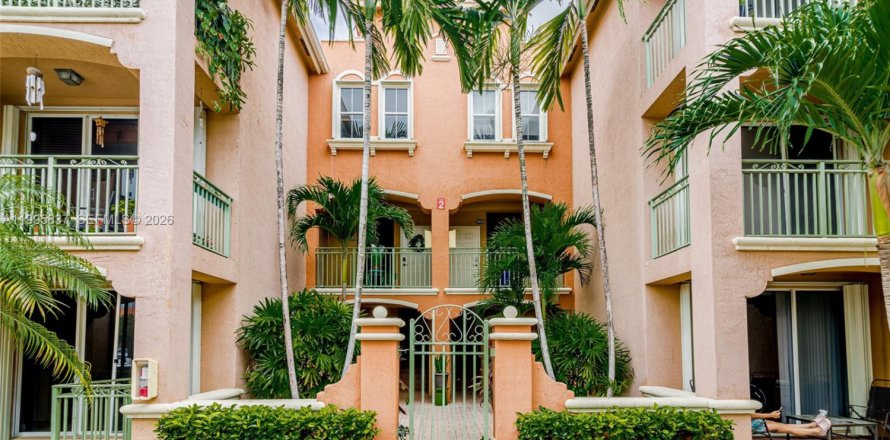 Condo à Doral, Floride, 2 chambres  № 2060692