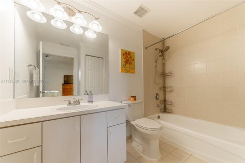 Copropriété à vendre à Doral, Floride: 2 chambres, 103.59 m2 № 2060692 - photo 20