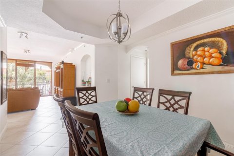 Copropriété à vendre à Doral, Floride: 2 chambres, 103.59 m2 № 2060692 - photo 9