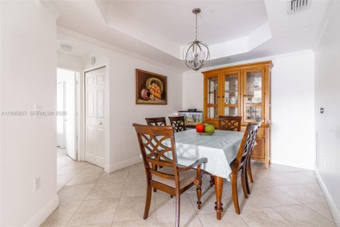 Copropriété à vendre à Doral, Floride: 2 chambres, 103.59 m2 № 2060692 - photo 12