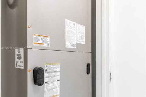 Copropriété à vendre à Doral, Floride: 2 chambres, 103.59 m2 № 2060692 - photo 19