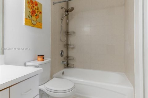 Copropriété à vendre à Doral, Floride: 2 chambres, 103.59 m2 № 2060692 - photo 21