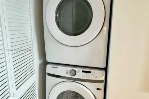 Condominio en venta en Hallandale Beach, Florida, 2 dormitorios, 94.76 m2 № 1983270 - foto 8