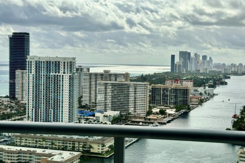Condominio en venta en Hallandale Beach, Florida, 2 dormitorios, 94.76 m2 № 1983270 - foto 2