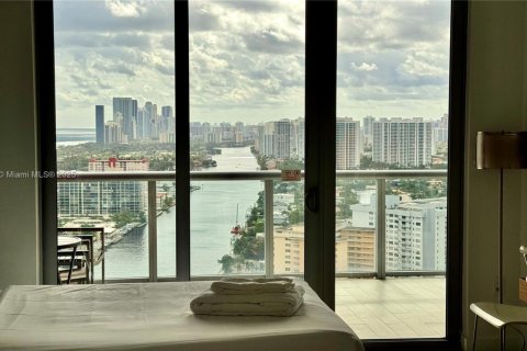 Condominio en venta en Hallandale Beach, Florida, 2 dormitorios, 94.76 m2 № 1983270 - foto 17