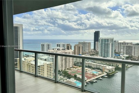 Condominio en venta en Hallandale Beach, Florida, 2 dormitorios, 94.76 m2 № 1983270 - foto 16