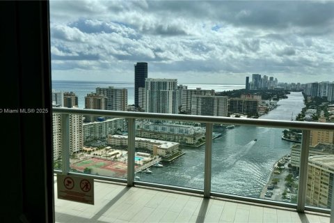 Condominio en venta en Hallandale Beach, Florida, 2 dormitorios, 94.76 m2 № 1983270 - foto 13