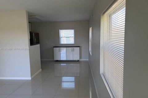 Casa en alquiler en Fort Lauderdale, Florida, 3 dormitorios, 95.32 m2 № 2032324 - foto 5