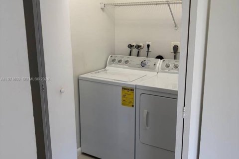 Casa en alquiler en Fort Lauderdale, Florida, 3 dormitorios, 95.32 m2 № 2032324 - foto 12