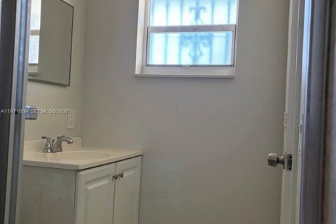 Casa en alquiler en Fort Lauderdale, Florida, 3 dormitorios, 95.32 m2 № 2032324 - foto 10