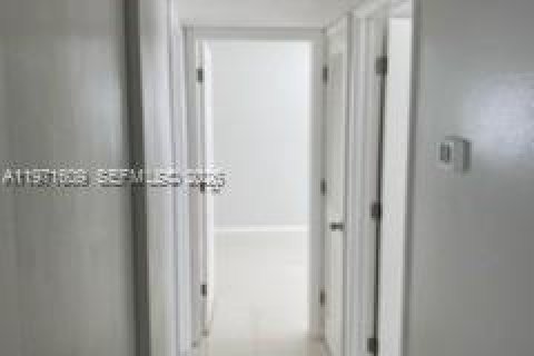 Casa en alquiler en Fort Lauderdale, Florida, 3 dormitorios, 95.32 m2 № 2032324 - foto 11