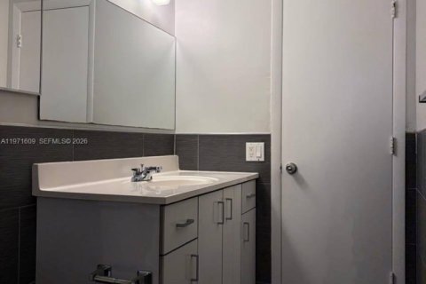 Casa en alquiler en Fort Lauderdale, Florida, 3 dormitorios, 95.32 m2 № 2032324 - foto 6