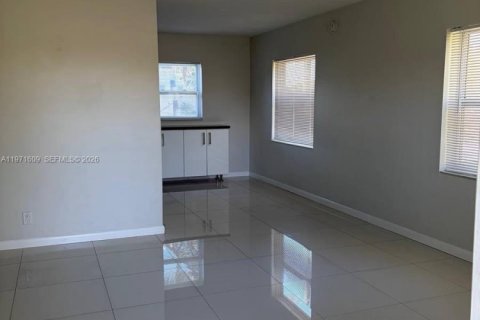 Casa en alquiler en Fort Lauderdale, Florida, 3 dormitorios, 95.32 m2 № 2032324 - foto 3