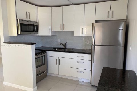 Casa en alquiler en Fort Lauderdale, Florida, 3 dormitorios, 95.32 m2 № 2032324 - foto 4