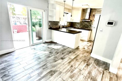 Villa ou maison à louer à Miami, Floride: 3 chambres, 109.35 m2 № 1975666 - photo 8