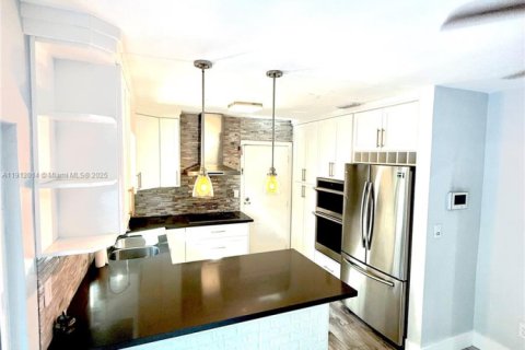 Villa ou maison à louer à Miami, Floride: 3 chambres, 109.35 m2 № 1975666 - photo 10