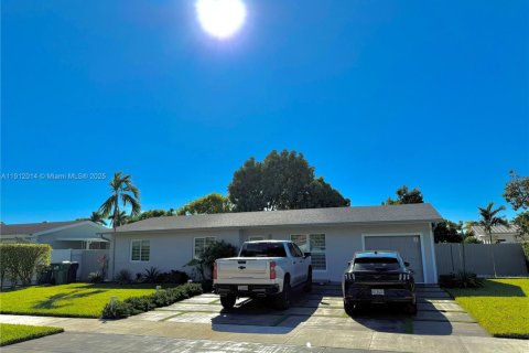 Villa ou maison à louer à Miami, Floride: 3 chambres, 109.35 m2 № 1975666 - photo 3