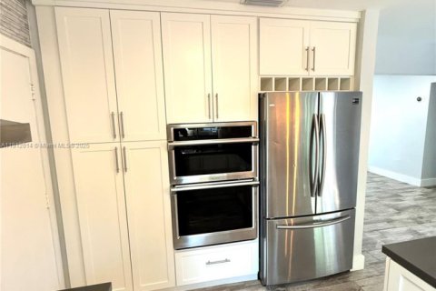 Villa ou maison à louer à Miami, Floride: 3 chambres, 109.35 m2 № 1975666 - photo 12