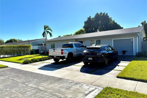 Villa ou maison à louer à Miami, Floride: 3 chambres, 109.35 m2 № 1975666 - photo 1