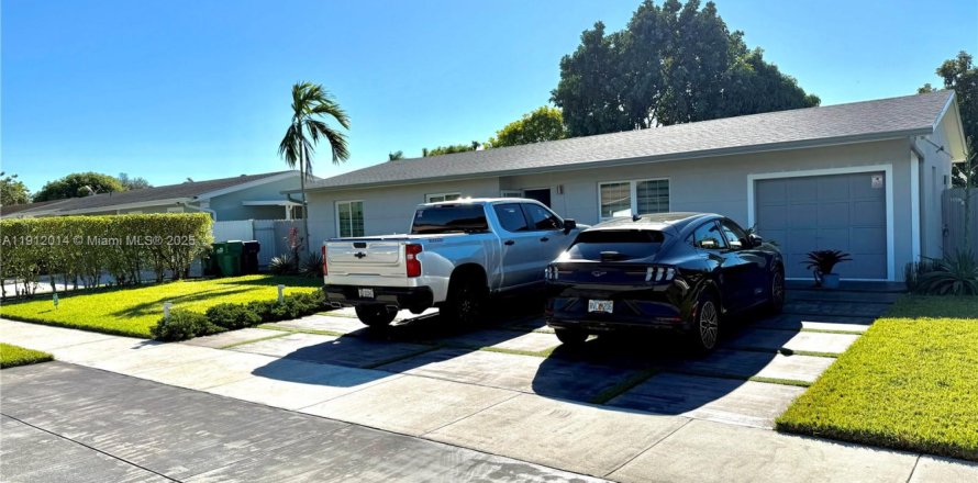 Villa ou maison à Miami, Floride 3 chambres, 109.35 m2 № 1975666