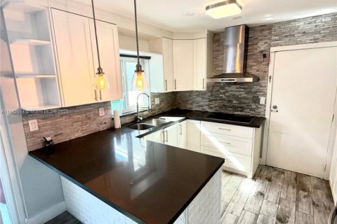 Villa ou maison à louer à Miami, Floride: 3 chambres, 109.35 m2 № 1975666 - photo 11