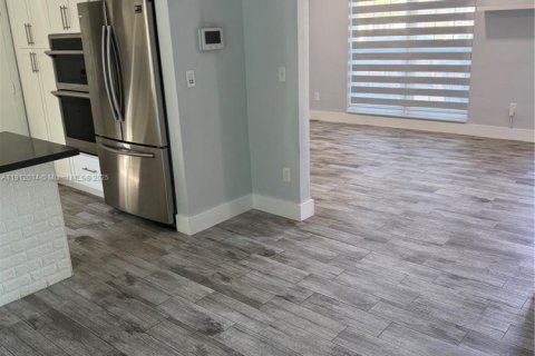 Villa ou maison à louer à Miami, Floride: 3 chambres, 109.35 m2 № 1975666 - photo 9