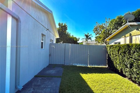 Villa ou maison à louer à Miami, Floride: 3 chambres, 109.35 m2 № 1975666 - photo 23