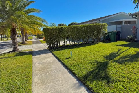 Villa ou maison à louer à Miami, Floride: 3 chambres, 109.35 m2 № 1975666 - photo 4