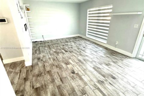 Villa ou maison à louer à Miami, Floride: 3 chambres, 109.35 m2 № 1975666 - photo 6