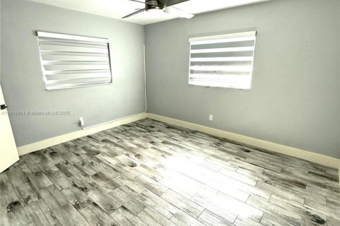 Villa ou maison à louer à Miami, Floride: 3 chambres, 109.35 m2 № 1975666 - photo 16