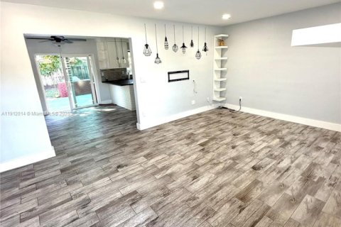 Villa ou maison à louer à Miami, Floride: 3 chambres, 109.35 m2 № 1975666 - photo 7