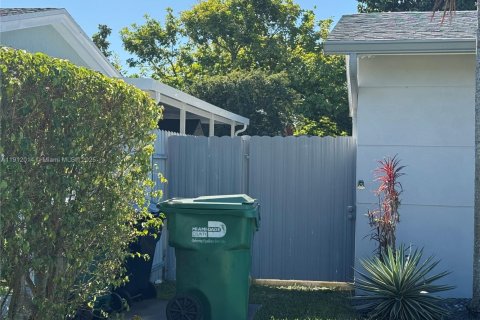 Villa ou maison à louer à Miami, Floride: 3 chambres, 109.35 m2 № 1975666 - photo 22