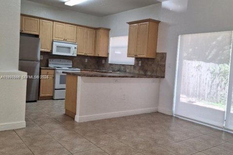 Adosado en alquiler en Miramar, Florida, 4 dormitorios, 180.14 m2 № 2058042 - foto 7