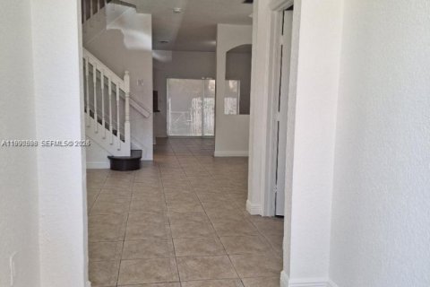 Adosado en alquiler en Miramar, Florida, 4 dormitorios, 180.14 m2 № 2058042 - foto 2