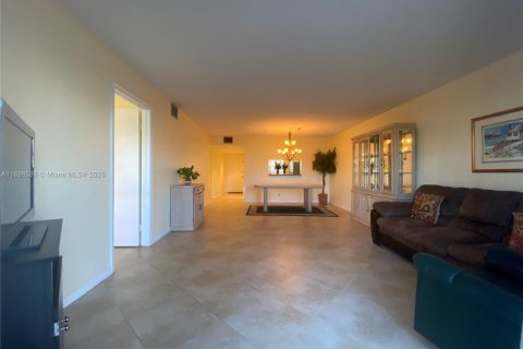 Condo in Pembroke Pines, Florida, 2 bedrooms  № 1706762 - photo 6