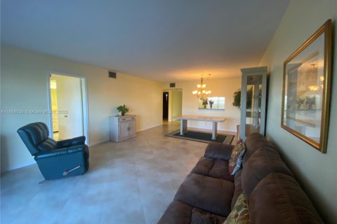 Condo in Pembroke Pines, Florida, 2 bedrooms  № 1706762 - photo 4