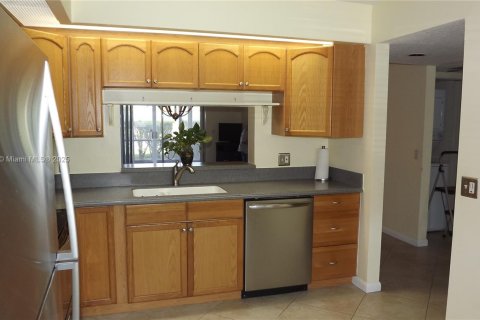 Condo in Pembroke Pines, Florida, 2 bedrooms  № 1706762 - photo 21