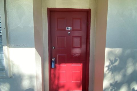 Condo in Pembroke Pines, Florida, 2 bedrooms  № 1706762 - photo 15