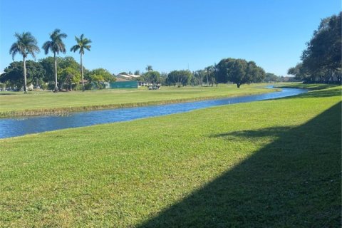 Condo in Pembroke Pines, Florida, 2 bedrooms  № 1706762 - photo 11