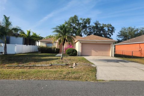 House in Kissimmee, Florida 3 bedrooms, 137.59 sq.m. № 1826644 - photo 1
