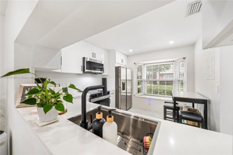 Touwnhouse à vendre à Sunrise, Floride: 2 chambres, 128.95 m2 № 1930875 - photo 3