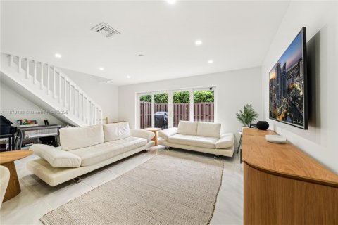 Touwnhouse à vendre à Sunrise, Floride: 2 chambres, 128.95 m2 № 1930875 - photo 6