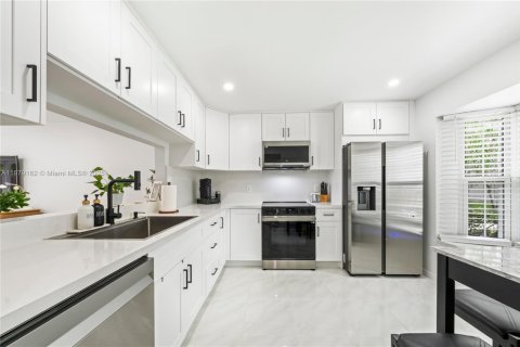 Touwnhouse à vendre à Sunrise, Floride: 2 chambres, 128.95 m2 № 1930875 - photo 1