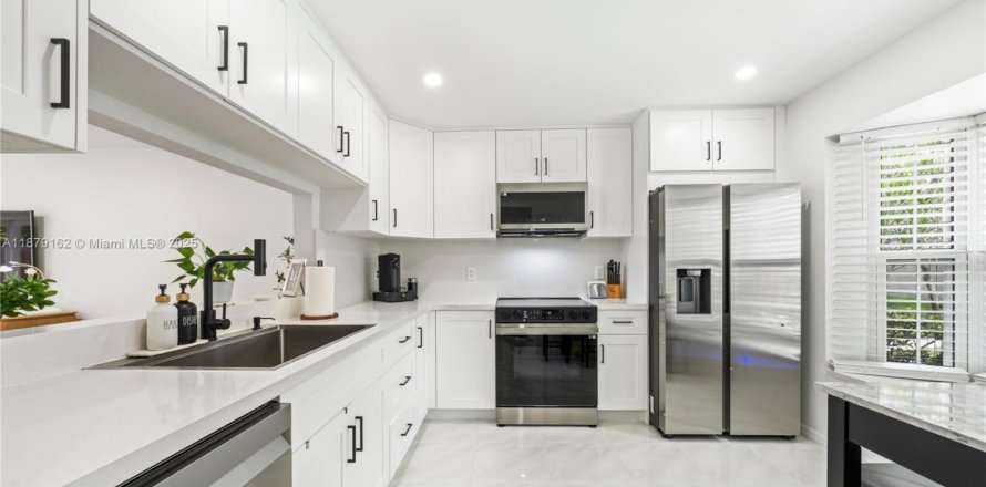 Touwnhouse à Sunrise, Floride 2 chambres, 128.95 m2 № 1930875