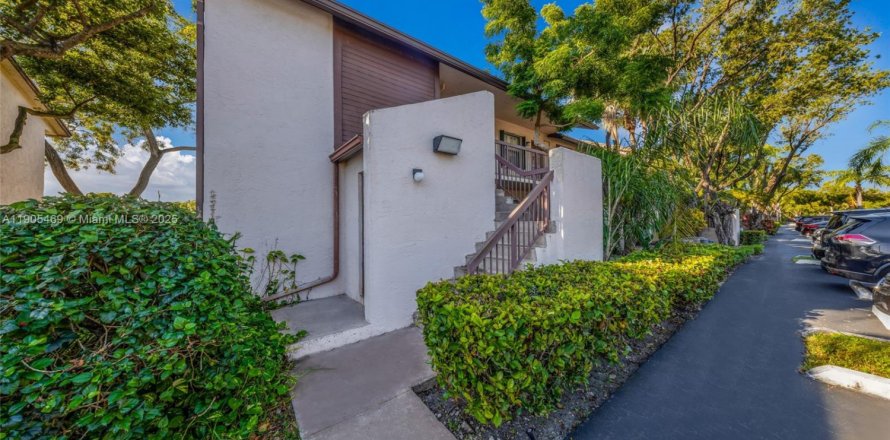 Condominio en Sunrise, Florida, 2 dormitorios  № 1956195