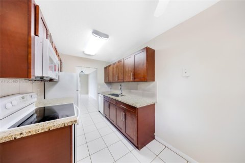 Condominio en venta en Sunrise, Florida, 2 dormitorios, 85.01 m2 № 1956195 - foto 3