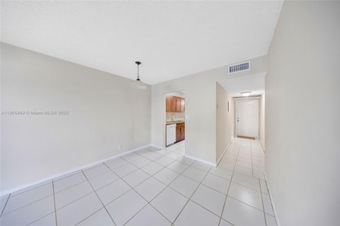 Condominio en venta en Sunrise, Florida, 2 dormitorios, 85.01 m2 № 1956195 - foto 11