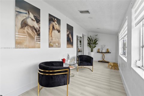 Casa en venta en Hialeah, Florida, 3 dormitorios, 107.4 m2 № 1788932 - foto 25